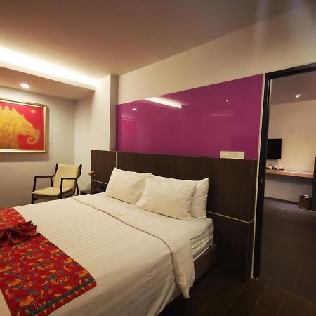 Mandy Nok Hotel Накхон Си Тамарат Екстериор снимка