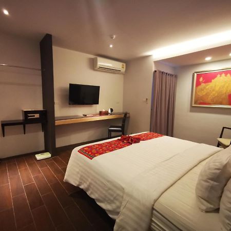 Mandy Nok Hotel Накхон Си Тамарат Екстериор снимка
