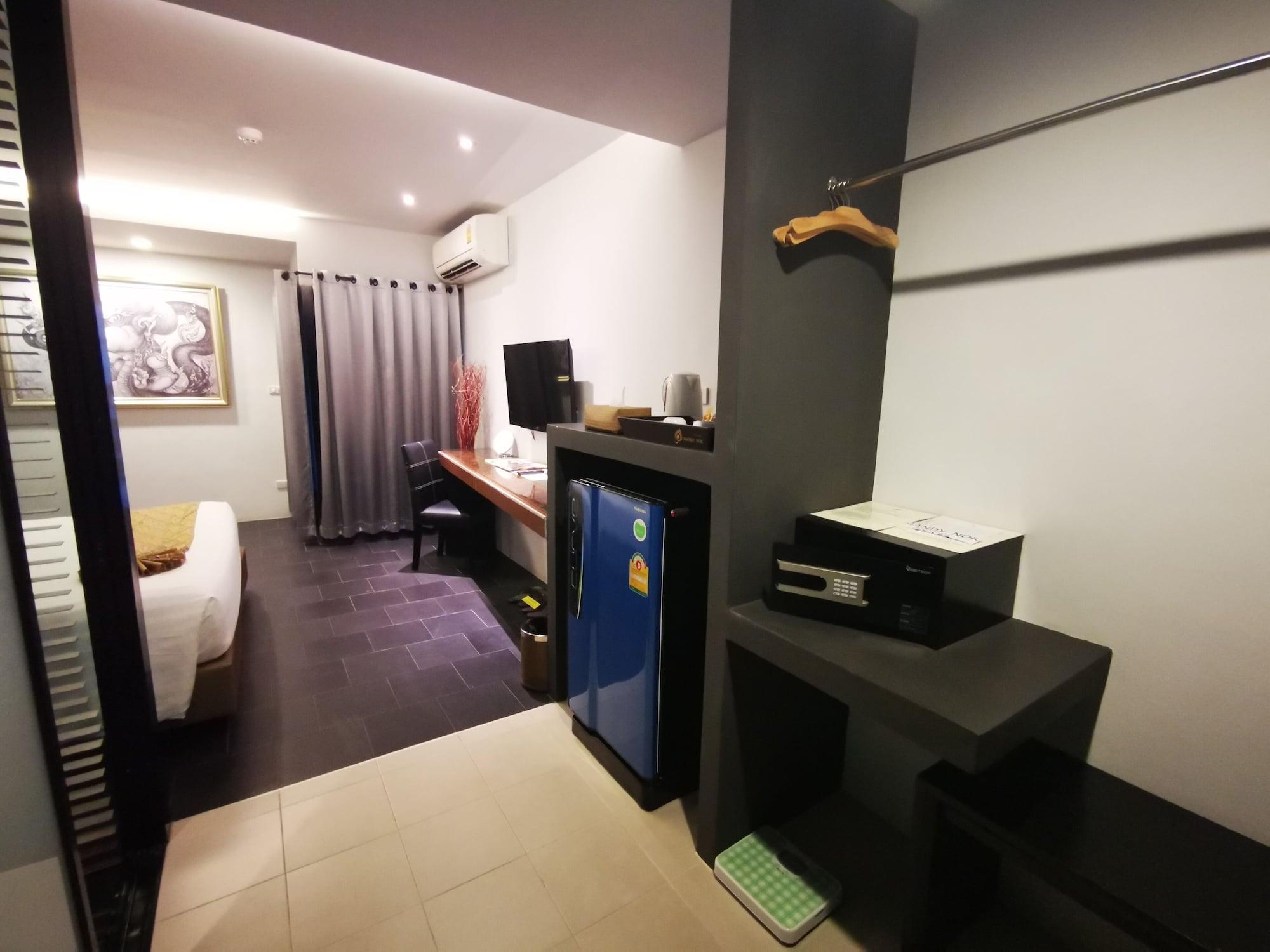 Mandy Nok Hotel Накхон Си Тамарат Екстериор снимка