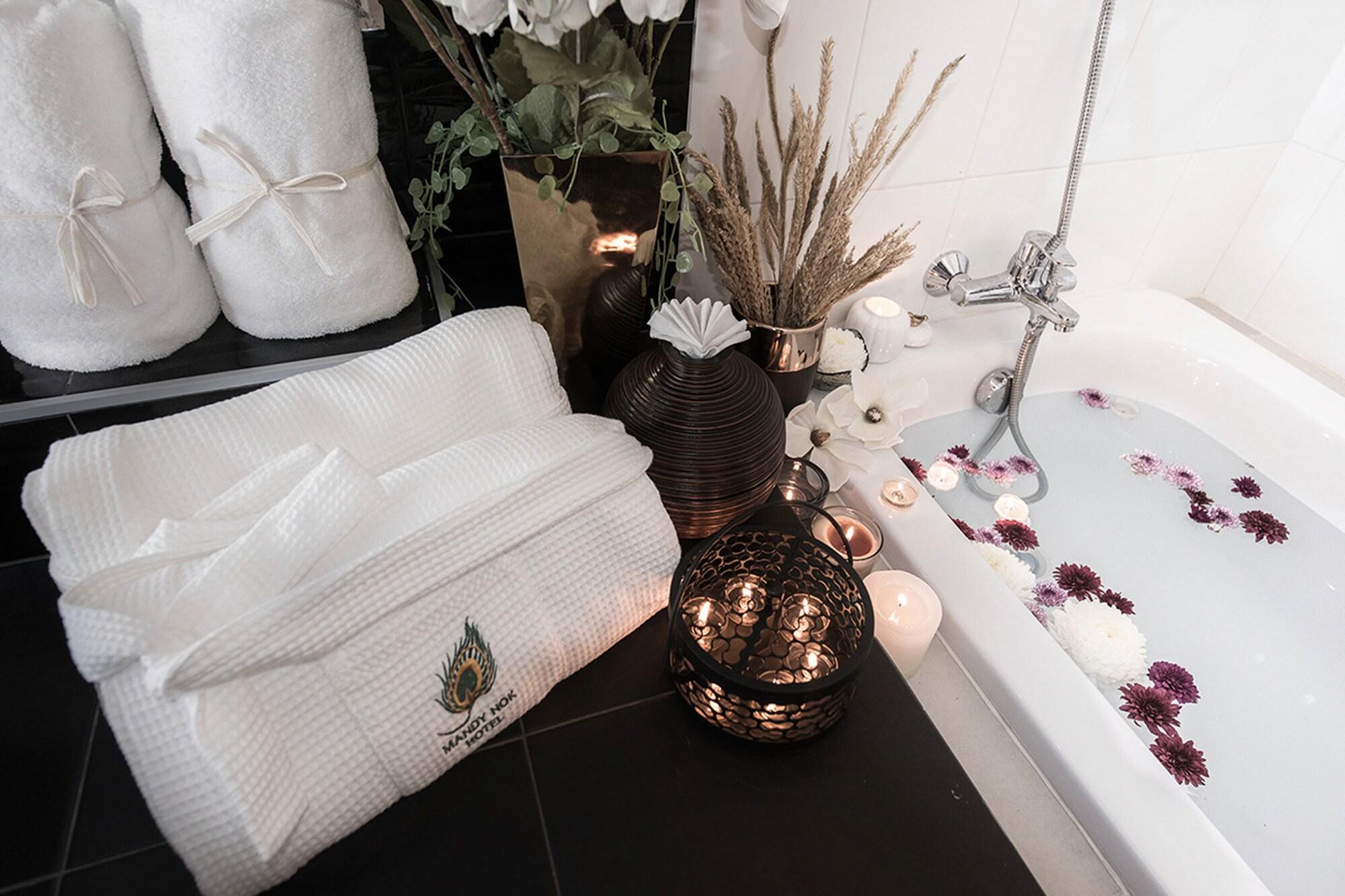Mandy Nok Hotel Накхон Си Тамарат Екстериор снимка
