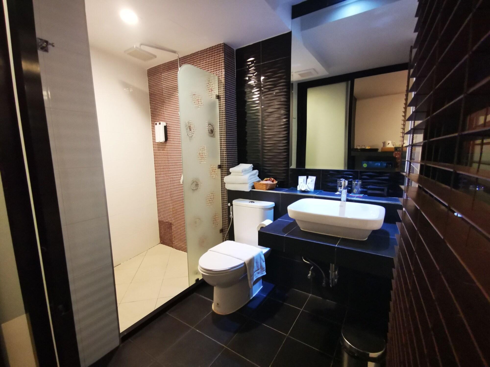 Mandy Nok Hotel Накхон Си Тамарат Екстериор снимка