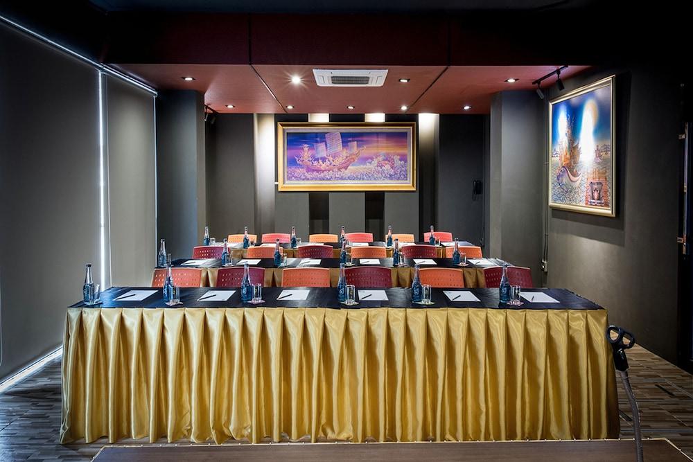 Mandy Nok Hotel Накхон Си Тамарат Екстериор снимка