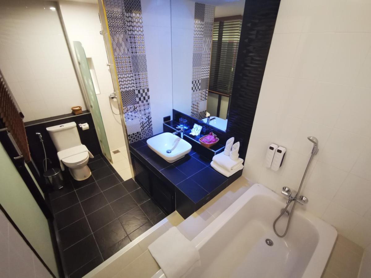 Mandy Nok Hotel Накхон Си Тамарат Екстериор снимка