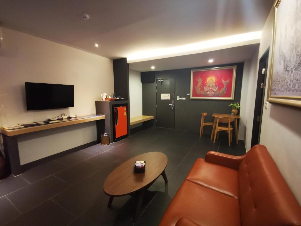 Mandy Nok Hotel Накхон Си Тамарат Екстериор снимка